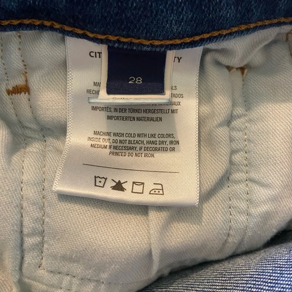 Citizens Of Humanity Wide Legged Lyra Jeans
Size 28 - Picture 6 of 7